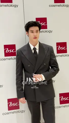 🌸 EXCLUSIVE SESSION  บรรยากาศสุดพิเศษจากงาน   📍 FIRST DROP EVENT : UNVEILING THE HOUSE   กับ BSC HOUSE OF PERFUME THE NEW GEN ณ Kingbridge Tower เมื่อวันที่ 21 พฤศจิกายนที่ผ่านมา   . 💖 งานนี้เต็มไปด้วยความอบอุ่นและเป็นกันเอง   นักแสดงหนุ่ม “พีค ภีมพล” ร่วมสร้างสีสันในฐานะ BSC Guest คนสำคัญ   พร้อมด้วย “คุณอะตอม ปภิณวิช” ผู้เชี่ยวชาญด้าน Perfume   ที่มาเล่าถึงแรงบันดาลใจเบื้องหลังการสร้างสรรค์ “House of Perfume”   เปิดมุมมองใหม่ในการเลือกกลิ่นที่สะท้อนเอกลักษณ์เฉพาะตัว   . ✨ เสริมด้วย “คุณตินอินทาว”Influencer ด้าน Lifestyle & Personality   ที่มาแชร์สไตล์การเลือกน้ำหอมในแบบที่เป็นตัวเอง   พร้อมเทคนิคการเลือกกลิ่นให้เข้ากับ mood และบุคลิกอย่างละมุนใจ   . 🎥 และยังมีเหล่า Influencer อีกหลายท่าน   ที่มาร่วมบอกเล่าความรู้สึกและประสบการณ์จากงานนี้   ทำให้บรรยากาศเต็มไปด้วยความสนุกสนาน อบอุ่น และน่าจดจำ   . 📌 ขอบคุณทุกคนที่ร่วมสร้างช่วงเวลาพิเศษในวันเปิดตัว   BSC House of Perfume The New Gen 🥰   นี่คืออีกหนึ่งความทรงจำที่งดงามและน่าประทับใจ 💫   . #BSCHouseofPerfumeTheNewGen   #BSCCosmetology #ตัวจริงสวยจริง