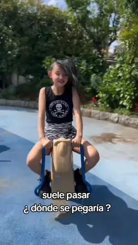 jajajaja TEINA se pego jugando con el caballito  suele pasar, linda y simpática china #jugando #caballito #linda #simpatica #china 