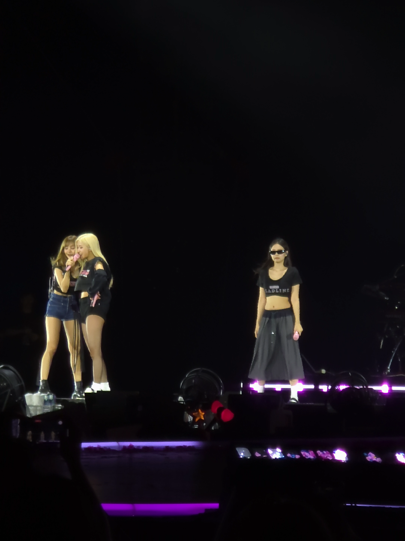 BLACKPINK - Kick It encore Lisa and Rosé switch parts 😆 Day 1, 28th Nov | Deadline World Tour In Singapore 2025 #KickIt   #DEADLINE_IN_SINGAPORE  #BLACKPINK #BLACKPINKinSINGAPORE #fyp 