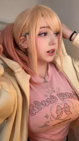 cuando me enamoró 🥰💞@twitch.tv/upminaa #cosplayer #music #anime #enamorados 