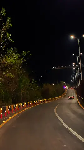 Murree expressway vibes at night. Best place to visit in Pakistan 🇵🇰  Winter vacation destinations. For you video  #murreehills #expresswayvibes #foryou #100millionviews #viralvideo 