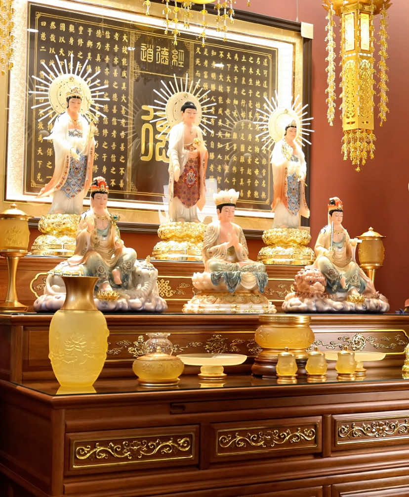 Thiết trí toàn tâm ban thờ Phật trang nghiêm 🪷 #adidaphat #quantheambotat #phohienbotat #vanthusuloibotat #tuongphat 