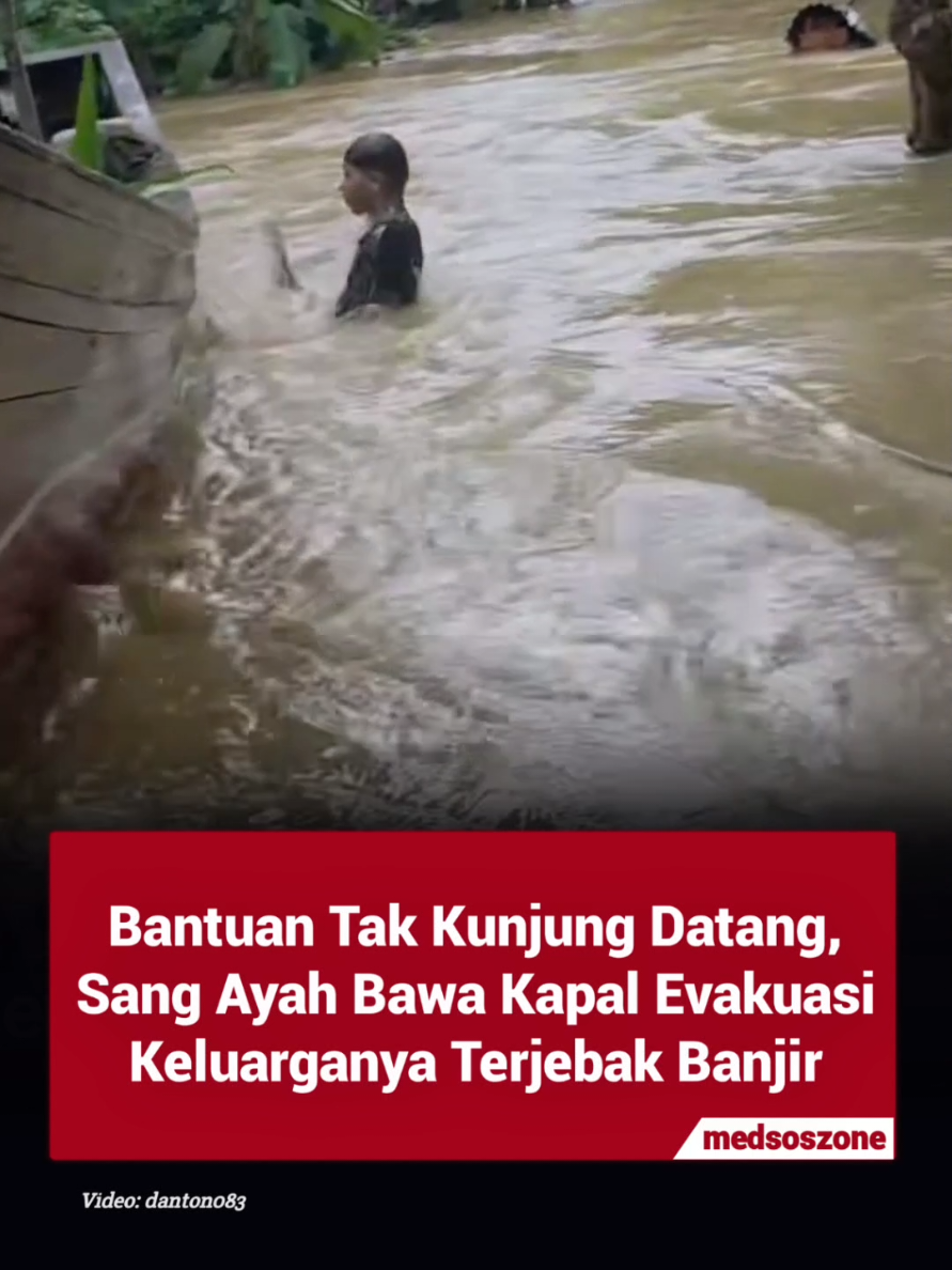 - Satu keluarga terjebak banjir di Aceh, ayah kemudian datang mengevakuasi dengan membawa kapal boat. 