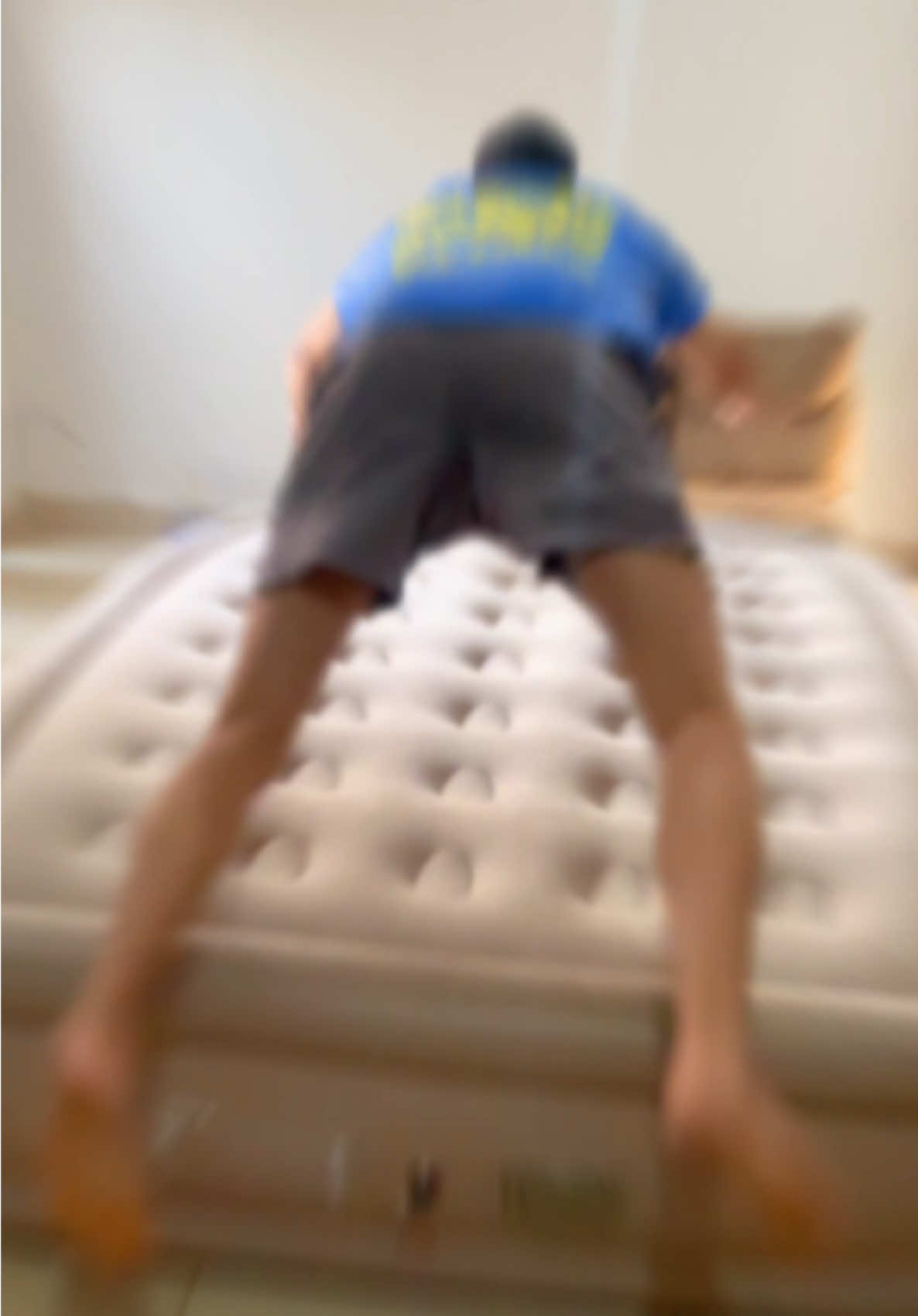 Colchão de Ar com Capacidade de 300KG, Infla e desincha automático. #viagem #camping #barracas 