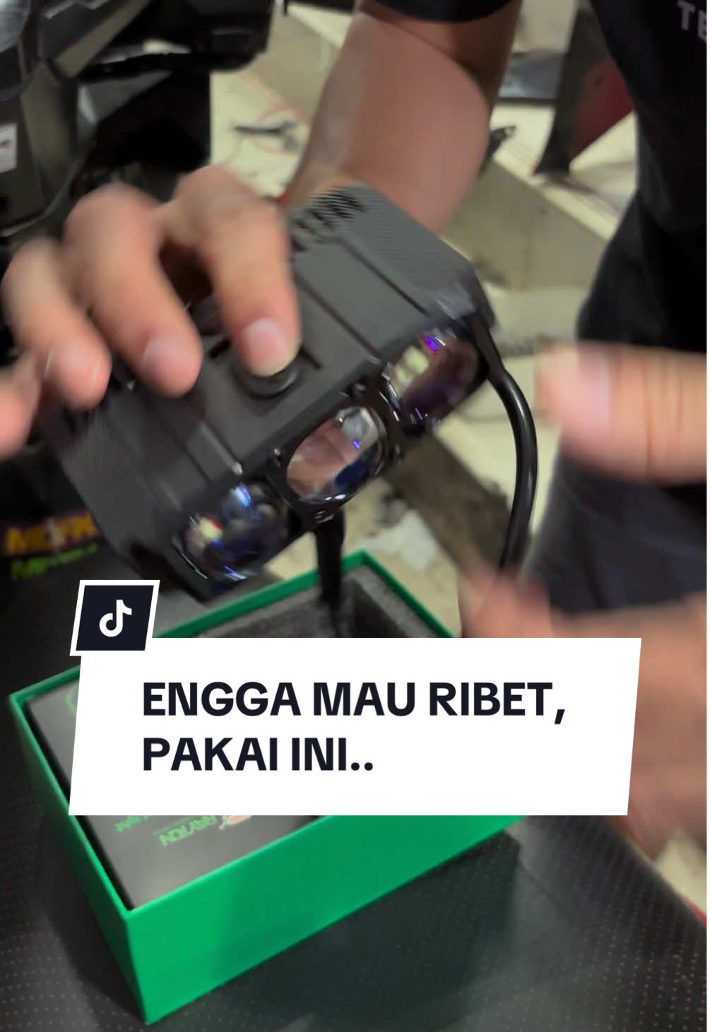 Engga mau ribet pasang biled, pakai ini aja.. #fyp #tv #biled #helm #meelytz 