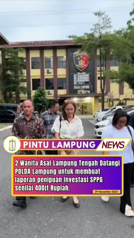 Seorang pria berinisial VBM asal Lampung Tengah dilaporkan ke Polda Lampung oleh dua wanita, Melia dan Nova Anita Sari, atas dugaan penipuan investasi dapur Satuan Pelayanan Pemenuhan Gizi (SPPG). ​Kedua korban mengalami kerugian total hingga Rp400 juta setelah diiming-imingi menjadi mitra dengan sistem bagi hasil (sharing profit) sebesar Rp300 per porsi dikali 4.000 porsi. ​Pengacara korban, Gunawan Prihartono, menyatakan VBM tidak memenuhi janji pembukaan dapur yang seharusnya beroperasi di Punggur, Lampung Tengah, pada 7 Oktober 2025. Korban Nova Anita tergiur karena VBM adalah kerabat jauh. Sementara korban Melia menyatakan VBM meminta pelunasan modal penuh di luar perjanjian tertulis dengan janji palsu dapur akan segera buka. ​Saat ini, kedua korban telah diblokir dan kehilangan komunikasi dengan VBM. Mereka menyerahkan bukti transfer dan kuitansi penyerahan uang kepada polisi, dan berharap VBM segera mengembalikan modal mereka. #lampungtengah #sppg #mbg #penipuan 