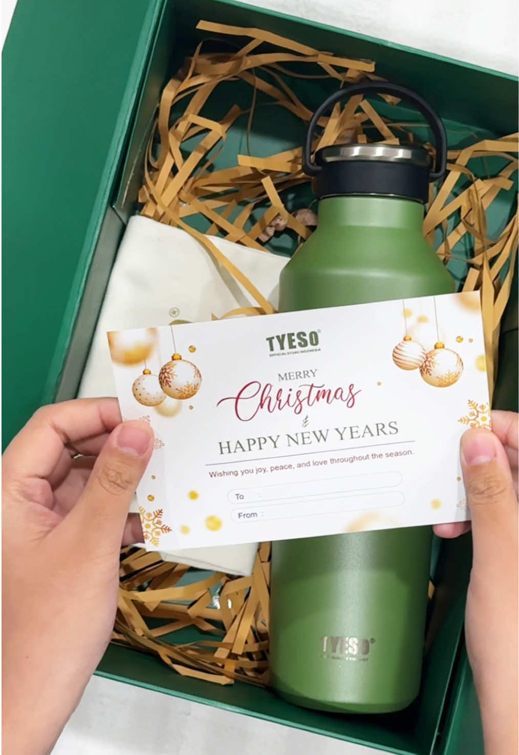 Tyeso Christmas Hampers are officially here! Spread holiday cheer with gifts that are thoughtful, practical, and beautifully crafted. Limited stock — grab yours before they’re gone! 🎄🎁  #tyesoindonesia #tyesotumbler #tyeso 