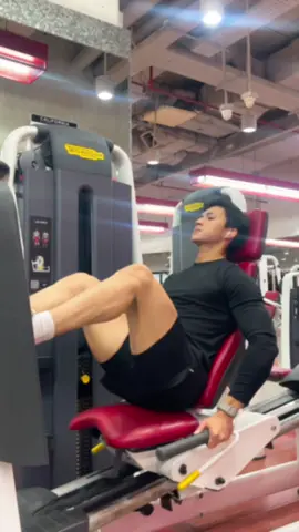 Thời tiết se se lạnh vậy làm con áo tay dài đi tập cho ấm anh em 😤 #gymoutfit #menswear #tiktokshop #tiktok 