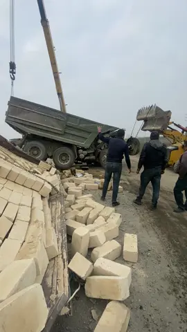 Allah özü komey olsun