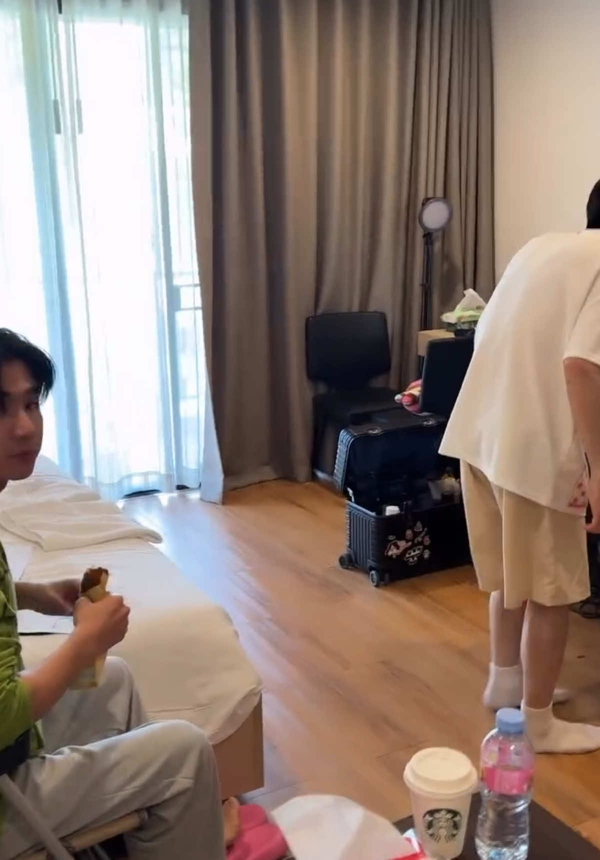 perthsanta from sammy's ig storyyyy!! #loveyouteacher #pobmeksolar #perthsanta 