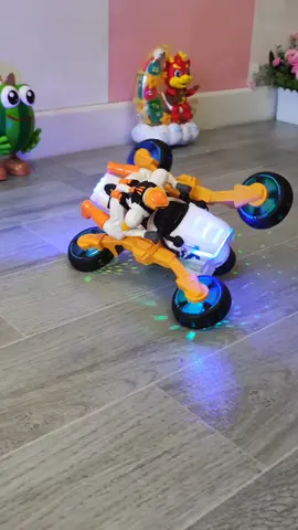 Đồ Chơi Xe Mô Tô Biến Hình Xoay 360 độ #dochoi #dochoitreem #dochoivuinhon #dochoichobe #dochoixe 