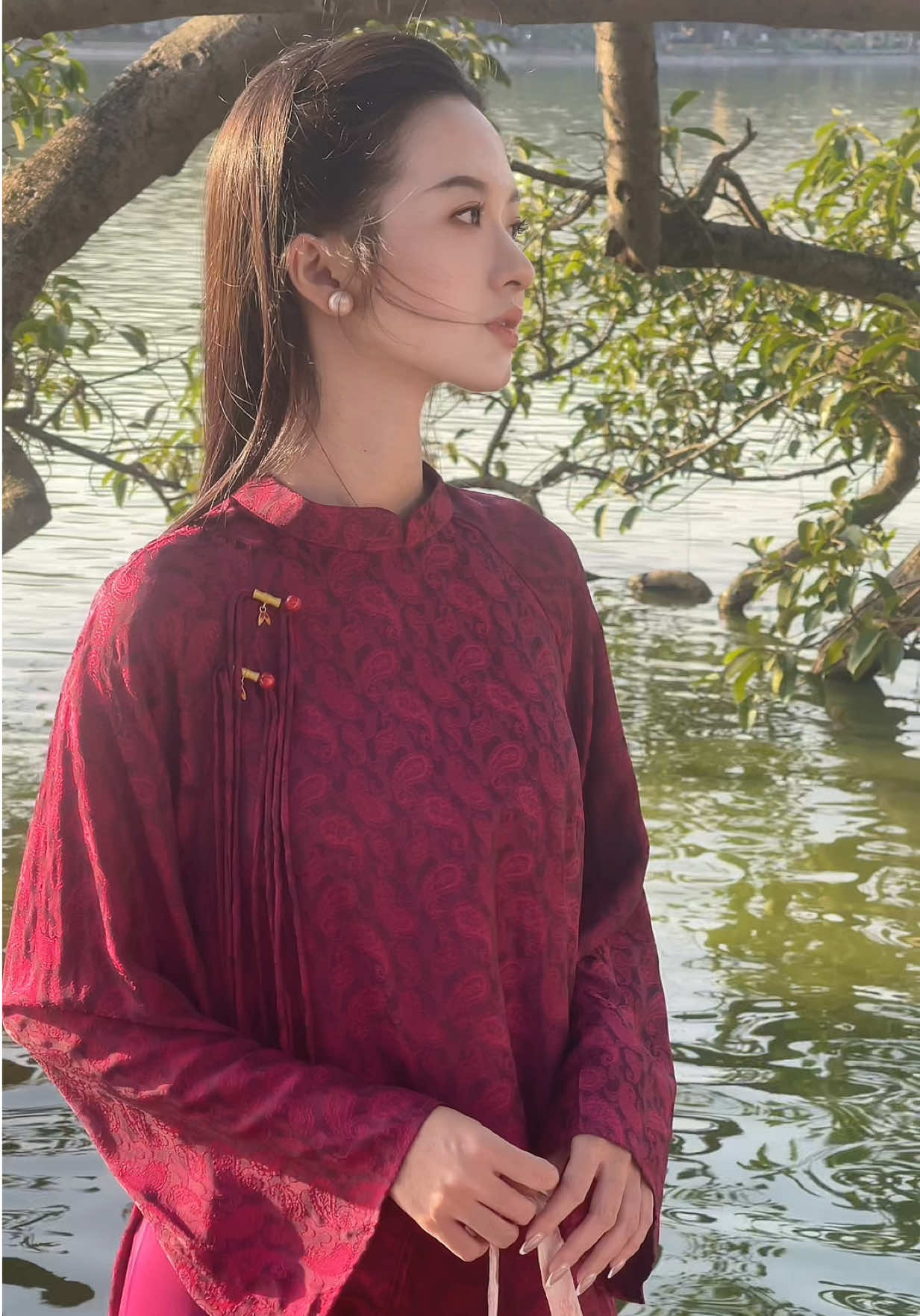 Hnay đi chụp áo dài ở bờ hồ, mà nhìn lướt đã thấy 6-7 nàng thơ đang mặc áo dài nhà PETBYCHANG rồiiii 💕 #vayralvideo #aodai #chupanhaodai #thoitrangnu #xuhuong 