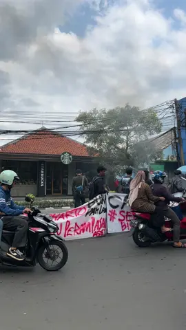 Info Terupdate Kota Bogor : Hindari Jalan Djuanda - Jalan Pemuda karena sedang ada demo #fyp #kotabogor 