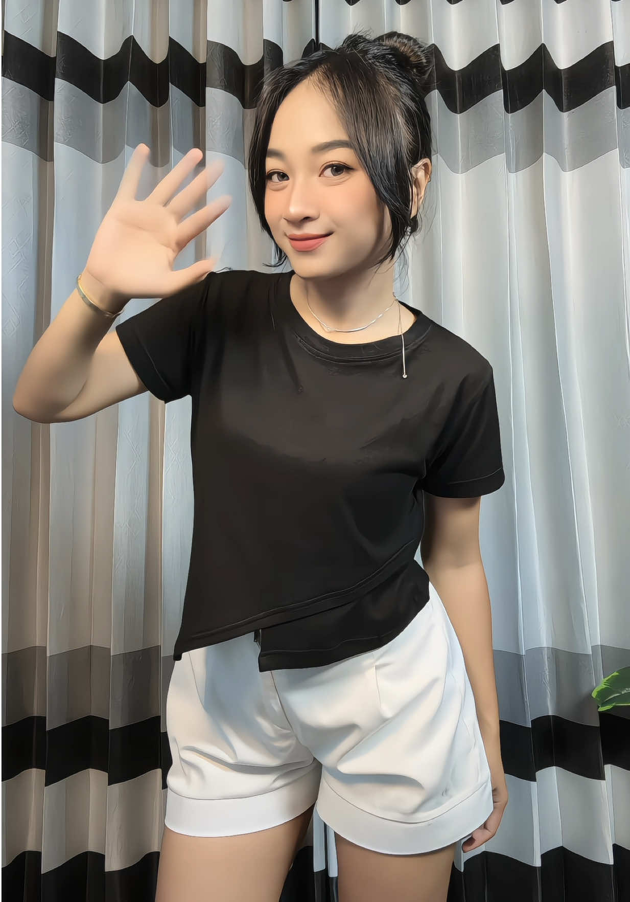 Model baru lagi 🥰🔥 NOA crop top—simple, lucu, dan gampang banget dipadupadankan 😌✨ Wajib masuk keranjang! #CropTopKekinian #OOTDSimple #BajuViral #CewekStylish #FashionMurah