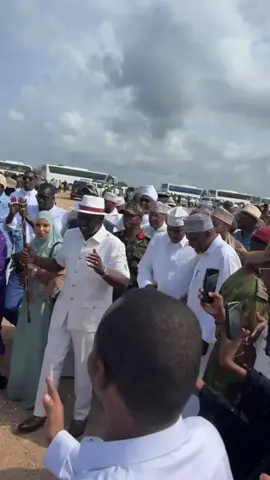 HERE WE GO, president William Samoei Ruto and commander in Kenyan army arave masalani , #follow #𝐬𝐡𝐚𝐫𝐞  Sen. Abdul Haji Gov. Nathif J. Adam, EGH