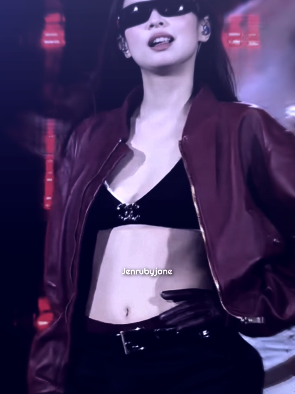 Jennie +kacamata hitam + outfit merah = perpaduan yang sangat sempurna💯✨😭 #Jennie #BLACKPINK #fyp #xybca 