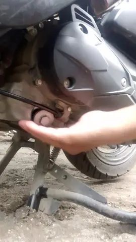aray ko🥲HAHAHAHA #changeoil  #hondaclick 