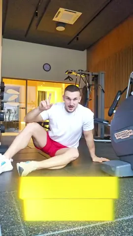 🔥 Ziua 5 din provocarea de abdomene! Azi iar mă pun pe podea ca un erou neînțeles care încearcă să-și facă pătrățelele vizibile și pe întuneric 😂💪 Nu contează că mă dor, nu contează că nu am chef… Contează că vreau rezultatul și îl vreau BETON! 🧱🔥 Fac abdomene azi pentru că: disciplina bate motivația 🥋 abdomenul nu vine de la dorințe, vine de la repetiții 😅 și pentru că… băi, e Ziua 5, nu pot să mă opresc acum! 🚀 Dacă ești cu mine în challenge, lasă un 🔥 în comentarii și hai să ne îndreptăm spre un Decembrie cu pătrățele. Let’s gooo! 💪😄🔥