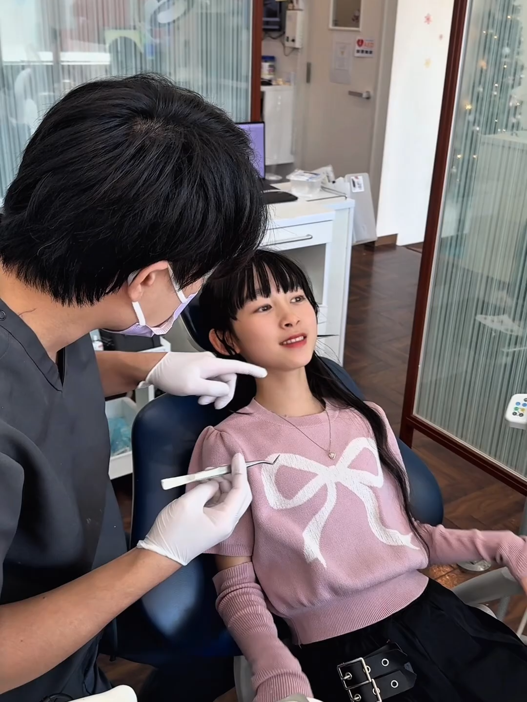 #歯医者あるある】キッズの口の中から出てきた謎の物体は果たして！？　#shorts  #歯医者あるある　#歯科医師　#歯科衛生士　#歯科助手　#歯医者さん　#歯科関係者　#キッズ　#小児歯科　#子供