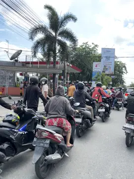 permasalahan anak medan sekarang adalah antri minyak 😩#medan 