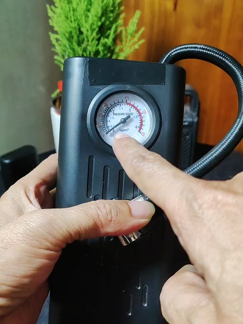 Máy bơm lốp mini cầm tay dùng pin sạc cao cấp, thiết kế nhỏ gọn,đa chức năng, bơm ôtô xe máy xe đạp và bóng  #dondan #maybomlopcamtay #maybomtichdien #maybomlopotomini #dogiadung @Dôn Dần @Dôn Dần @Dôn Dần 