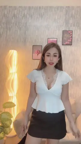 #เสื้อคอวี #คอวีลูกไม้ 