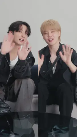 #BTS・#JIMIN ＆ #JUNGKOOK がVOGUE JAPANの「In The Bag」(#インザバッグ)に登場！キャラクターもバッグのサイズも対照的な二人が、仲良しならではの掛け合いとともに紹介。気になるそれぞれの必需品をチェックして。 本編はプロフィールのリンクより。 #voguejapan @bts_official_bighit