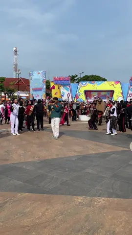 Penampilan Gilga Sahid dan Happy Asmara bersama Berokan di acara Dahsyat Spektakuler RCTI Indramayu.