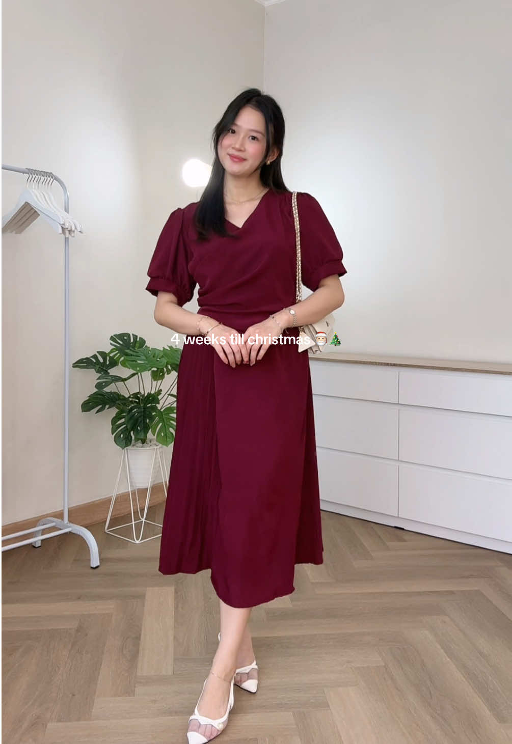 christmas tinggal 4 minggu lagiii!! 🎅🏻❤️ #dressnatal #christmasdress #outfitnatal 