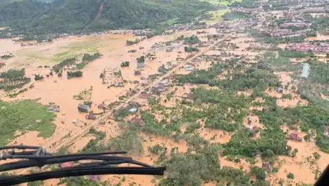 Kondisi SIBOLGA - TAPTENG. Saat ini baru ada jaringan untuk kasih kabar keadaan di sini sedang gawat darurat. Listrik mati, air mati, jaringan terputus, bahan makanan susah, gas susah, BBM susah dan banyak korban jiwa. Mohon bantu sebarin guys agar masyarakat sibolga - tapteng dapat bantuan dari luar 🙏🏻🥹 #bencanaalam #banjir #sumatra #sumatrautara #prayforsumatra 