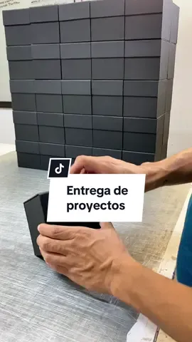 Estos son los proyectos que entregamos en 2 semanas de trabajo 📐 #cartonajecreativo #dye #cajadelujo 