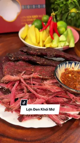 Lợn đen khói mơ, đặn sản núi rừng Điện Biên, rất đáng để thử nghen #londenkhoimo #longacbep #longacbeptaybac #londengacbep #khatrainghiem 