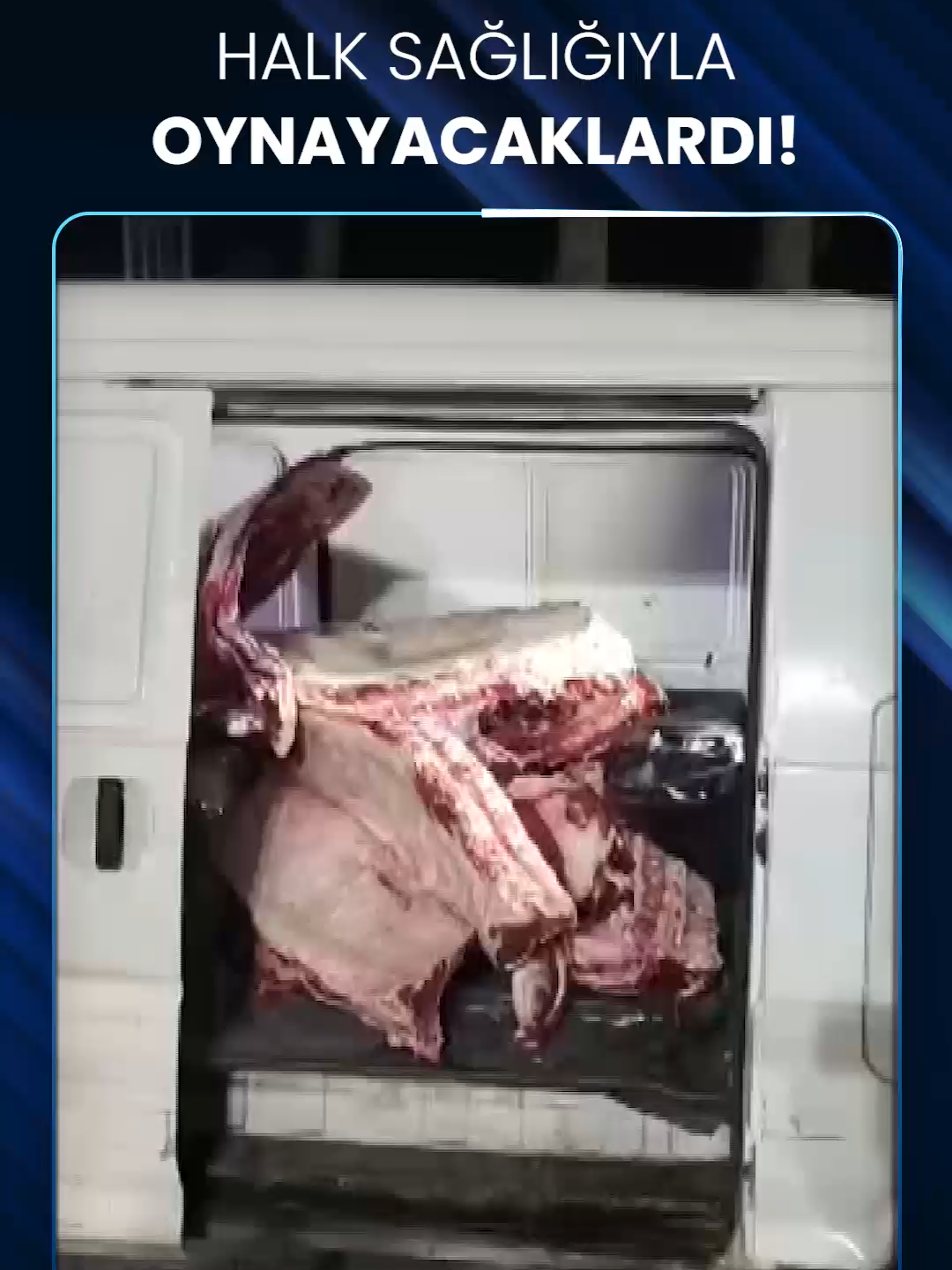 ‼️Hatay'da jandarma ekipleri tarafından durdurulan araçta menşei belirsiz 1 ton kırmızı et ele geçirildi. 📌 El konulan etler gerekli idari işlemler yapıldıktan sonra toprağa gömülerek imha edildi.