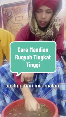 Cara mandian ruqyah tingkat tinggi. InshaAllah siapa yg mengamalkannya mendapat manfaat. Badan jadi ringan  tubuh makin sihat .  Bahan :  Air  Daun bidara Daun gemunggal  Garam kasar  Limau purut  Limau nipis Minyak tebu kemuning hitam  Minyak teras gemunggal    Ikuti cara yg betul yg diajar oleh ustaz ibnu mustoffa #mandianbidara #ruqyahsyariyyah  #ibnumustoffa  #rawatanislam  #amalan 