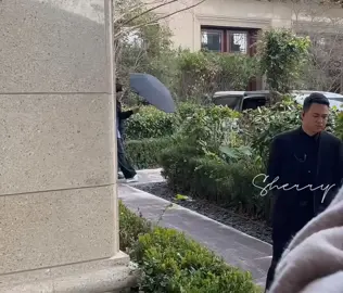 The cool-looking Qiu when walking, Walking with the wind🥰😚 #xingqiu #qiudingjie #kipukaqiu #huangxing #eliothuang 