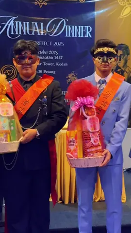 Rangkuman King Of The Night 2025 .. Dinner Pengawas, Dinner Tingkatan 5 Dan Dinner Asrama .. Allboys School Kan Memang Hanya Untuk King Sahaja La .. Congrats All My Handsome Boys .. Macam Hero Remaja Plak Kan 😂🤣 #cikgusyahir #ksah #king #dinner #school 