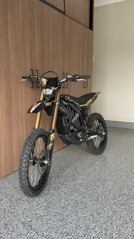 Finally got her looks sooo good 🤩 most upgrades on now posting a vid with them on tmr and riding on my track tmr can’t wait but got done today 😔 so no street riding anymore and it just had to be right before holidays 😭#surron #ultrabee #fyp #viral #2025ultrabee @marcus® thanks for everything today helping 🙏 