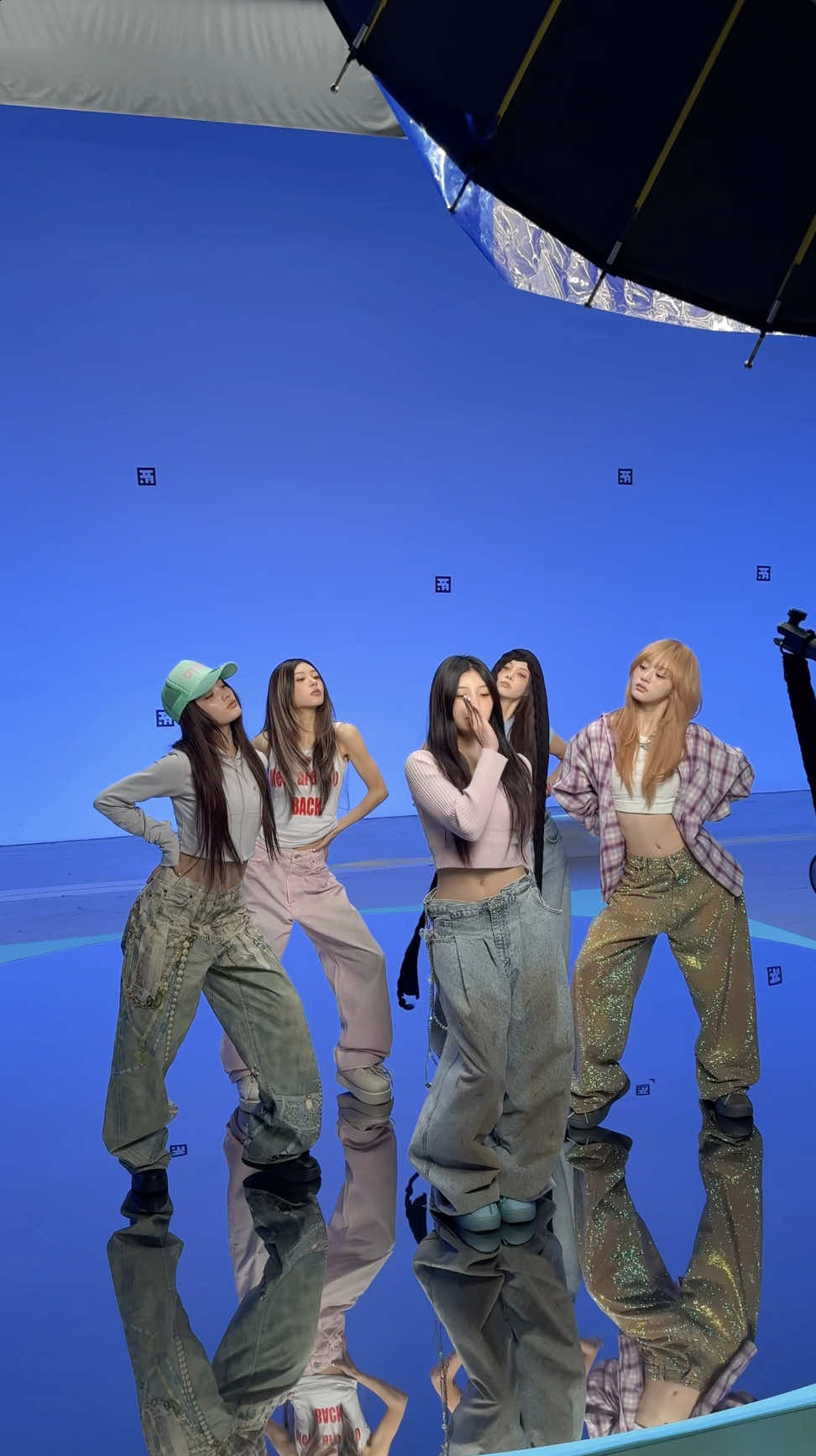 윙 끄 (｡˃ ᵕ ˂ )b  #NOT_CUTE_ANYMORE #ILLIT #아일릿 