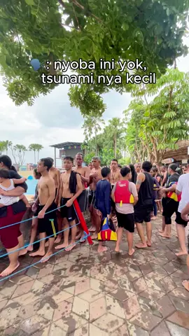 Jangan datang sendirian!😭 nyoba main Tsunami Hawai Waterpark Malang. menurut kamu mending di depan sendiri atau di belakang sendiri?🤣 coba tulis di komen.. Udah tau mau kesini bareng siapa?? tag orang nya di kolom komentar yaa‼️Kami tunggu disini..# #waterparkmalang #TempatWisataMalang #hawaiwaterparkmalang #wisatamalang #tsunami #infomalang #event #LiburanAkhirTahun