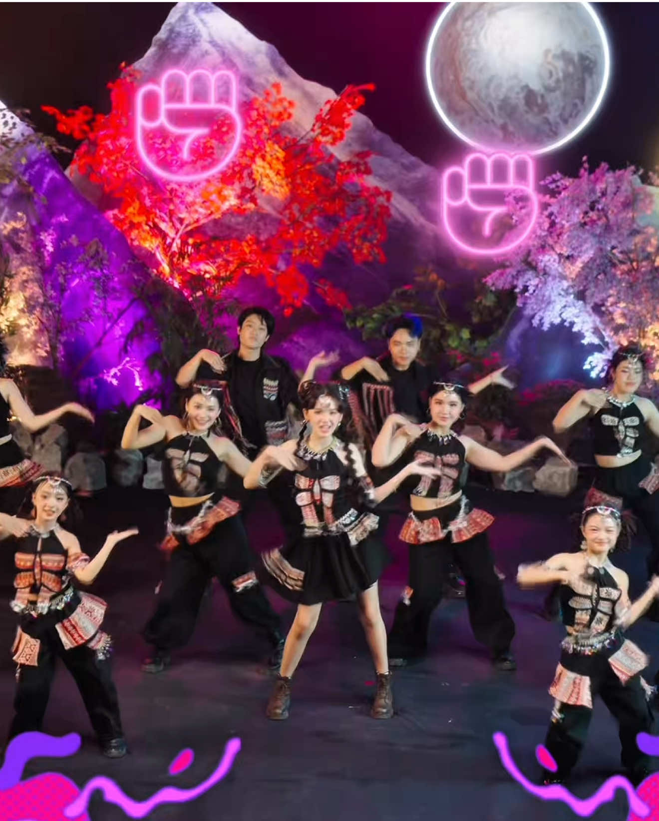 Part 1: Tới đây chơi bạn ơi hãy tới đây chơi - cùng nhảy vũ điệu OẲN TÙ TÌ cùng với Kim Cương nhé #oẳntùtì #nguyenngockimcuong #tuancry #dance #part1 