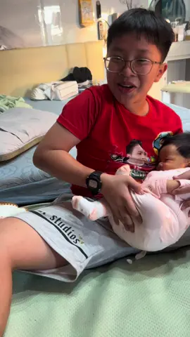 E tặng quà mà sao anh khóc 🤣#suhuong 