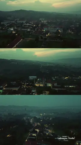 Annuqayah, seolah tahu bahwa keindahan tak butuh sorak, hanya mata yang diam dan hati yang peka. #santri #lubangsa #annuqayah #pondok #vibes 