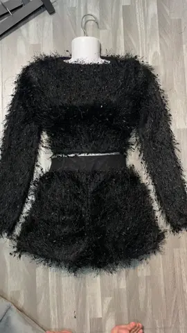 Set lông vũ #setxinh #yennguyenstore #moingaymotoutfit 