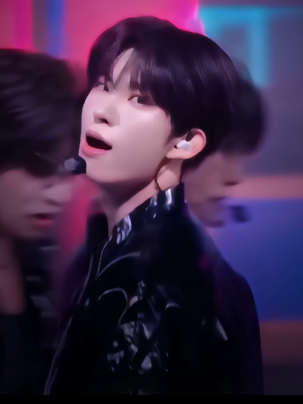 thankfully he gave up on becoming a diplomat, imagine losing idol geonwoo 😭😭 #kimgeonwoo #alphadriveone #ald1 #mama2025 #fyp 