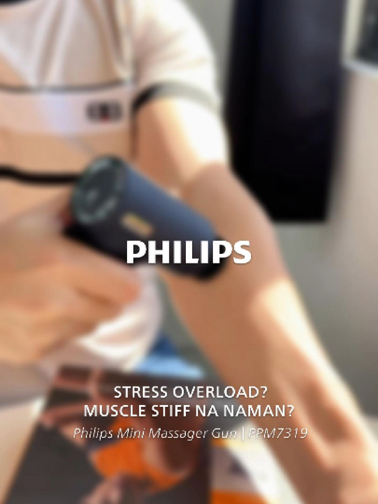 Comfort you can hold in one hand! 🤲✨ Philips 7319 comes with powerful thrust, soft-touch design, and massage heads for every muscle. Add to cart now and enjoy portable relaxation! 💙 #philipsmassager #philipsmassageph #electricmassager #massagerreadywithphilips #GiftIdeas #massagegun #philipsmassagegun #musclerecovery #fascialgun