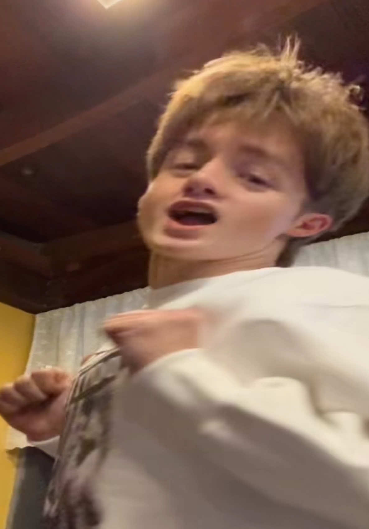 เจ็บเกิน โดนทิ้ง ชีวิต ไม่ติด.. ว้าว ทำไง ใจเต้นไม่แรงเท่า.. แต่ก่อน อยากมีเธอข้างๆให้หยิก.. เจ็บนิดๆ เจอกันนะ จุ๊บ ❤️#LEONBROCCO #LEON_CIRCRL