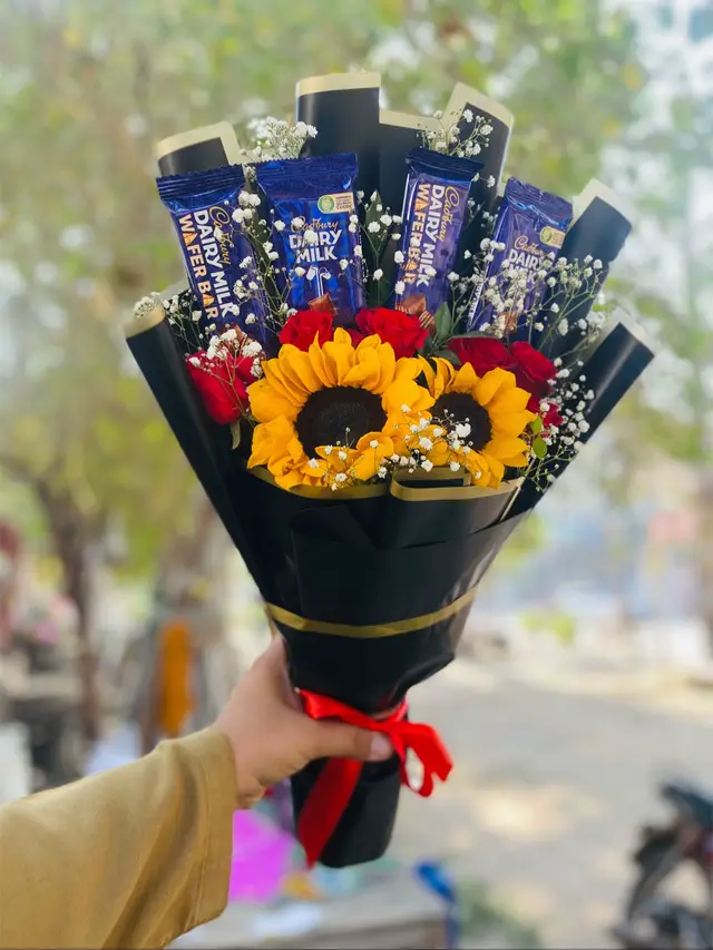 Dm us to place your order 📲 One flower&gift delivery 🌹 03094994999📞🚚 #customized #bouquet #gifts #surprise #sunflower 