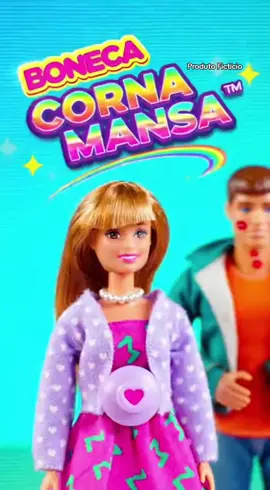 Esse aqui é clássico do Brasil: o Boneco Corna Mansa. Vem equipado com visão seletiva, desculpas prontas e aquele “mas ele me ama…” programado de fábrica. 🤡💔 Amiga, se você conhece UMA… marca ela aqui. #bonecos #sora2videos #humor #engraçado #corna 