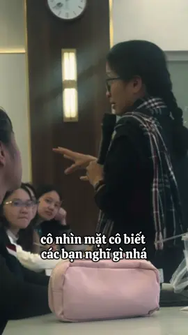 Mình chưa từng nghĩ đại học cho mình nhiều điều đến thế, cho đến khi mình bước chân vào Ngoại giao. Mỗi ngày đi học đều cảm giác vui vẻ, tích cực, biết ơn và hạnh phúc - điều mà bọn mình sẽ luôn được dạy khi là một sinh viên DAV #hanhphuc #dav 