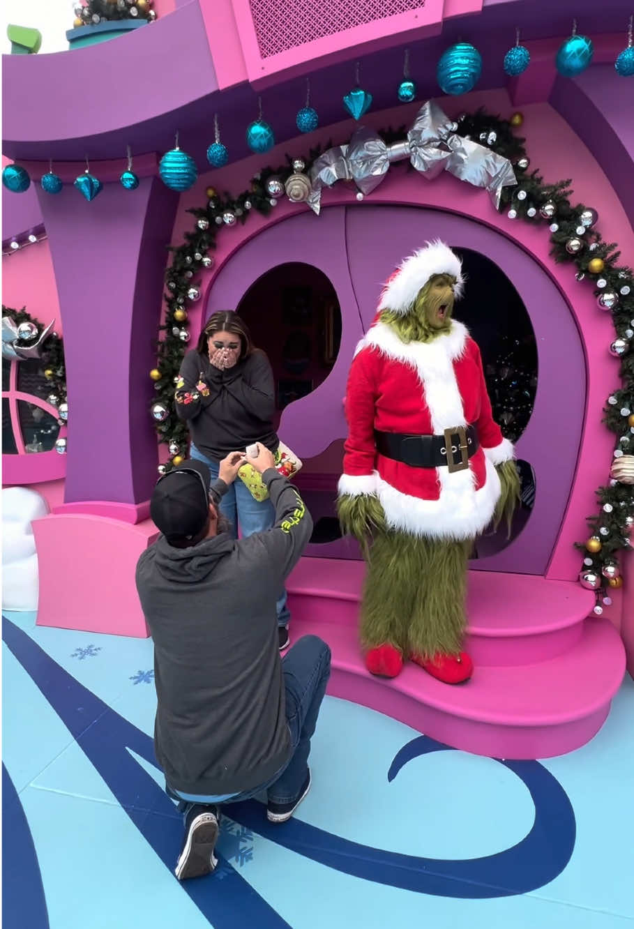 Grinch funny🎄✨🤣There are 26 days until Christmas 🎄🎅#Foryou #Funny #happy #funnytiktok #universalstudios #grinch #funnyvideos #christmas#Foryou#Funny#happy#funnytiktok#universalstudios#grinch#funnyvideos#christmas